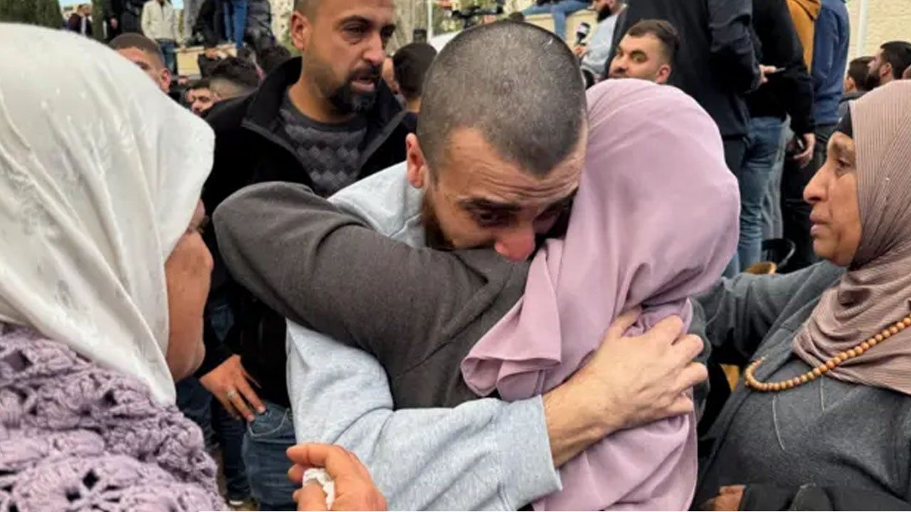 গাজা বন্দি-বিনিময়: ইসরাইল মুক্তি দিচ্ছে ১,৯৫০ ফিলিস্তিনি, ফেরত পাচ্ছে ২০ ইসরাইলি জিম্মি