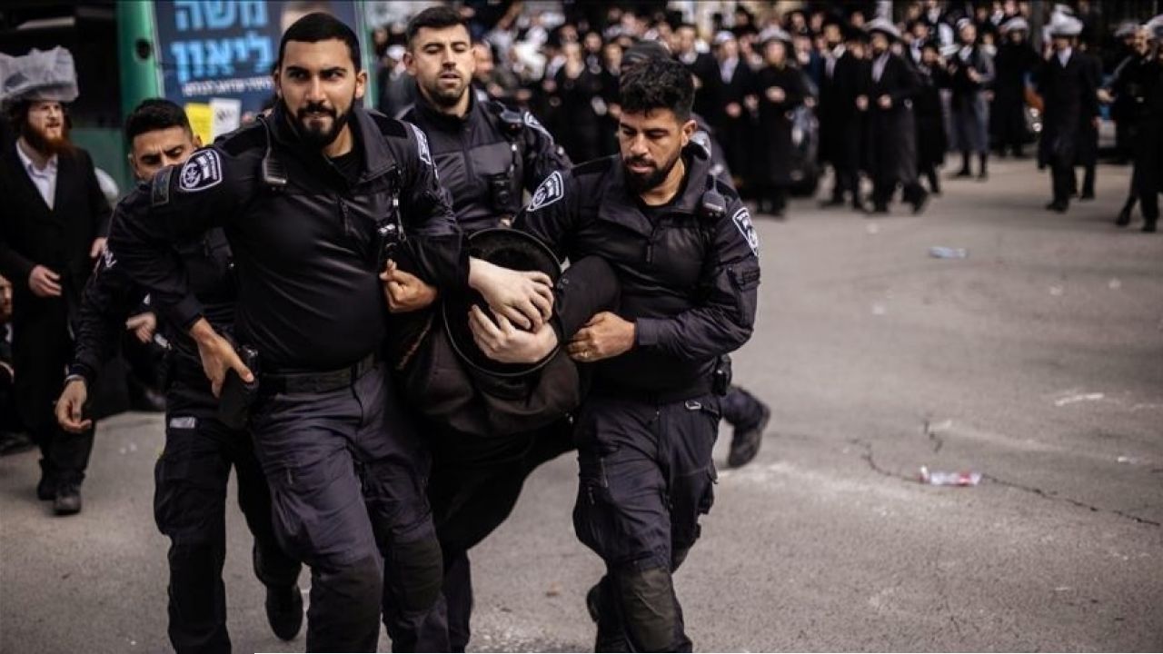 সেনাবাহিনীতে বাধ্যতামূলক নিয়োগের প্রতিবাদে উত্তাল পশ্চিম জেরুজালেম