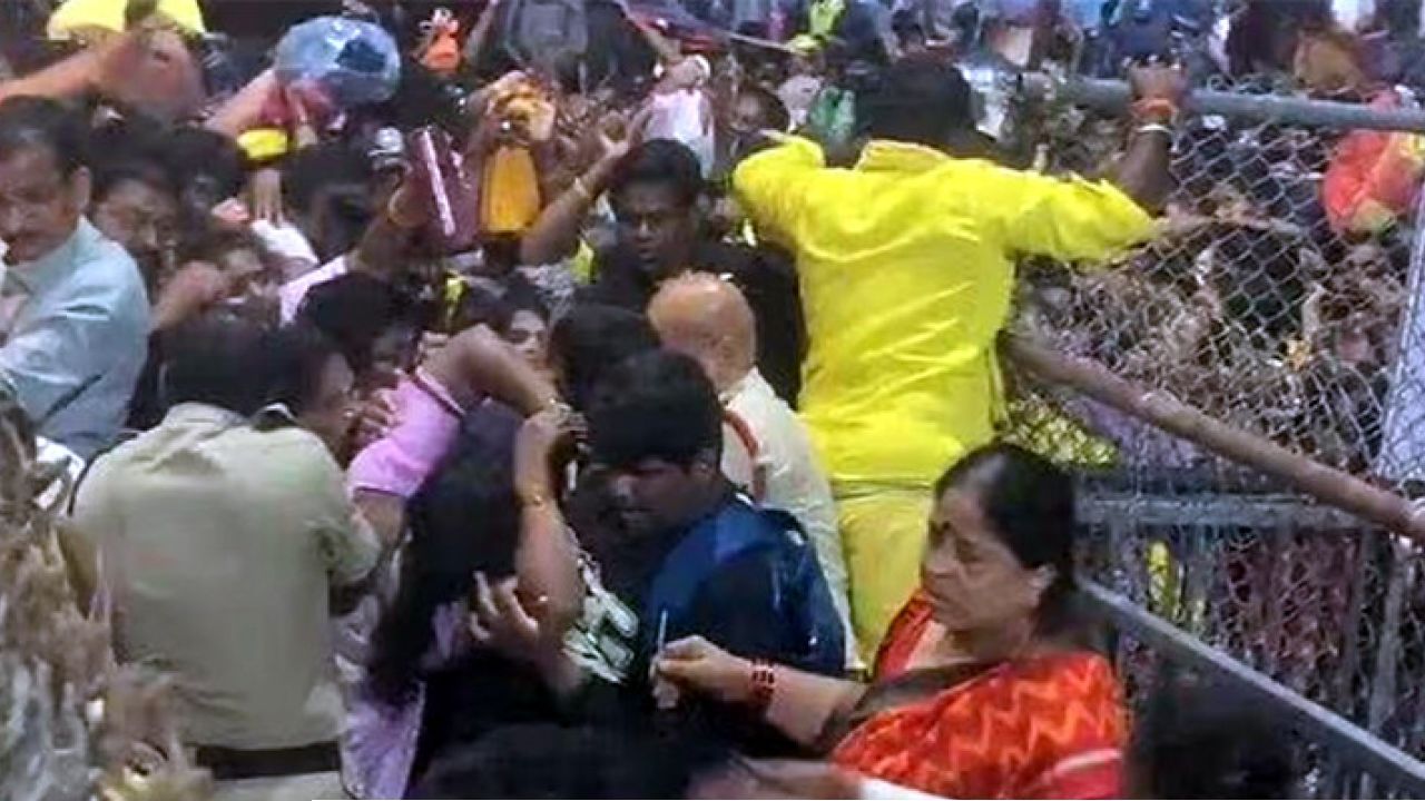 ভারতের অন্ধ্রপ্রদেশে মন্দিরে পদদলিত: বহু নিহত ও আহত