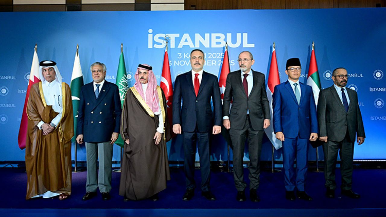 গাজায় স্থায়ী শান্তি ফেরাতে জরুরি বৈঠক: ইস্তাম্বুলে মুসলিম বিশ্বের ঐক্যের বার্তা