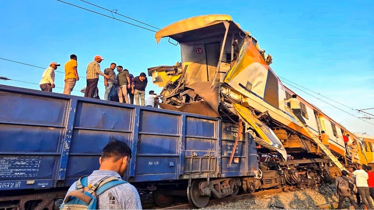 ছত্তিশগড়ে ট্রেন দুর্ঘটনায় নিহত ৫, উদ্ধার অভিযান চলছে