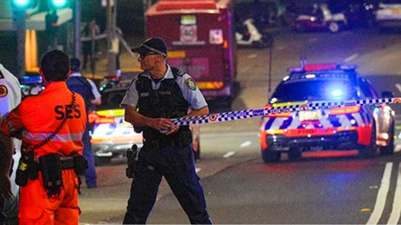 বন্ডি বিচ হামলার পর অস্ট্রেলিয়ায় মুসলিম কবরস্থানে শূকরের মাথা রেখে ঘৃণ্য বার্তা