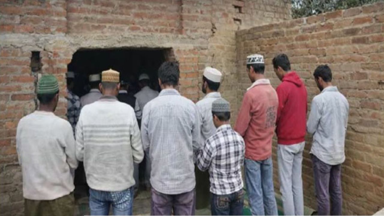 খালি বাড়িতে নামাজ পড়ায় ১২ মুসলিম আটক: ভারতের ধর্মীয় স্বাধীনতা নিয়ে বিতর্ক