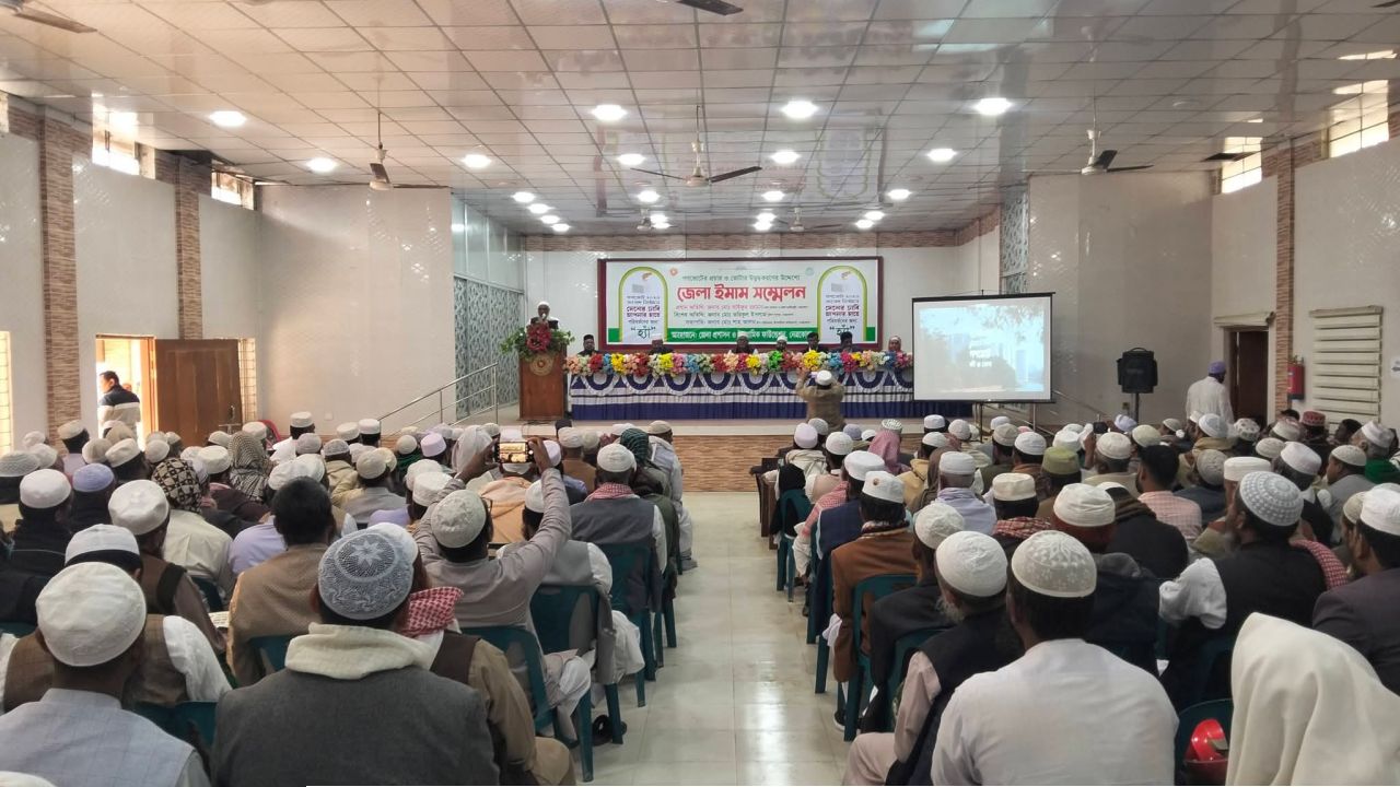 নতুন বাংলাদেশ বিনির্মাণে গণভোটে ‘হ্যাঁ’ ভোটের পক্ষে ইমাম সম্মেলন