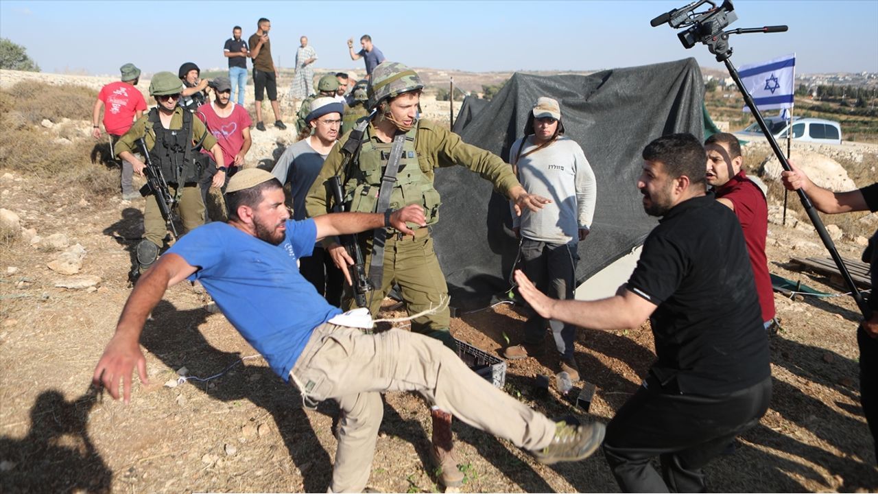 পশ্চিম তীরে ইসরায়েলি বসতিস্থাপনকারীদের অবাধে অস্ত্র দিচ্ছে নেতানিয়াহু সরকার