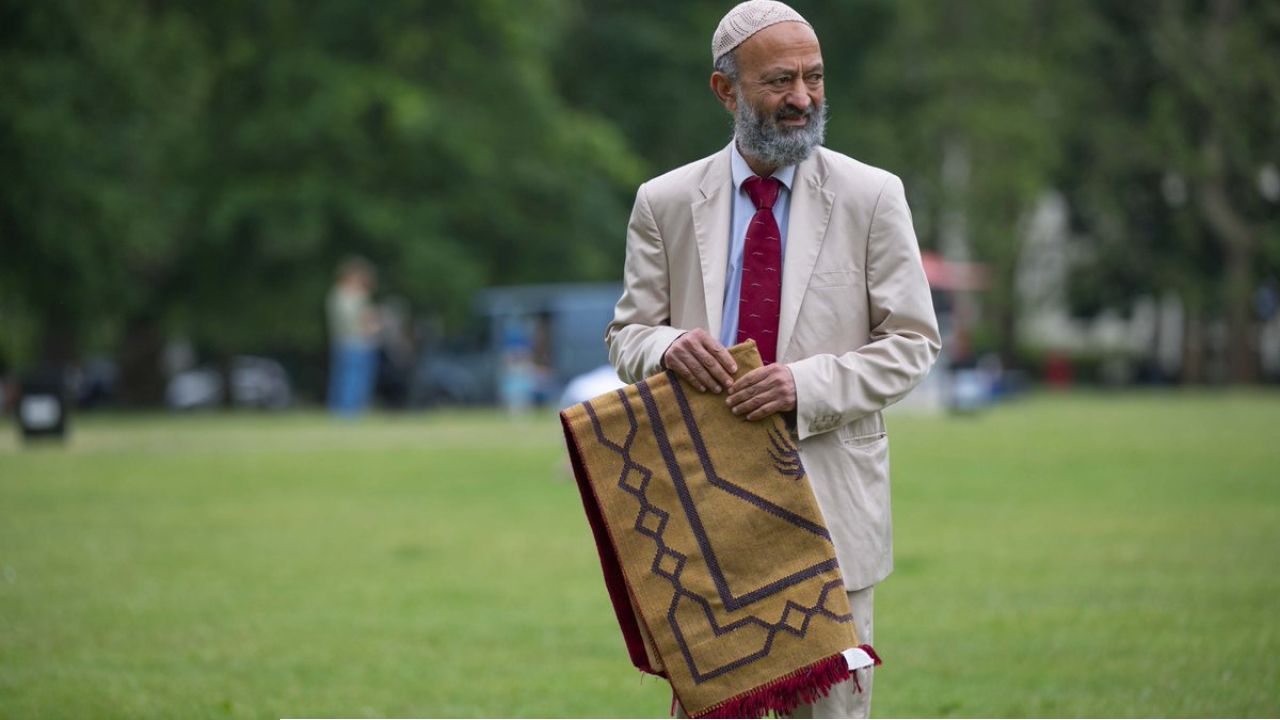 ব্রিটেনে মুসলিমদের সর্বোচ্চ দান, তবু ইসলামোফোবিয়া ও বৈষম্যের মুখে: গবেষণায় চাঞ্চল্যকর তথ্য