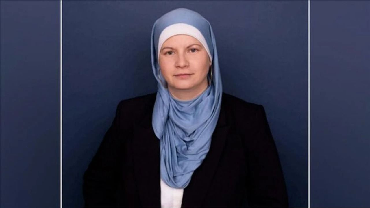 ফ্রান্সে হিজাব পরায় মুসলিম নারী রাজনীতিকের বিরুদ্ধে ঘৃণামূলক আক্রমণ: বিচার চেয়ে আদালতের দ্বারস্থ