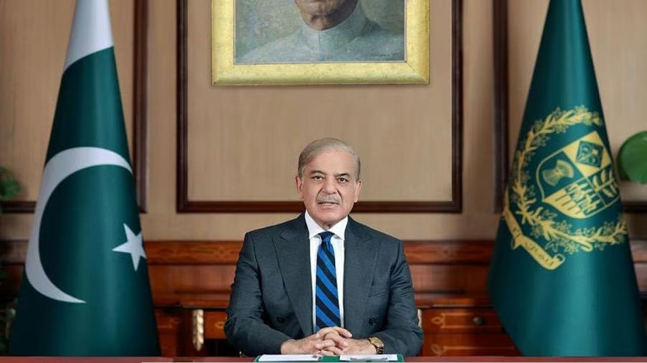 বিজয়ে তারেক রহমানকে শুভেচ্ছা, সম্পর্ক জোরদারের আশাবাদ পাকিস্তানের প্রধানমন্ত্রীর