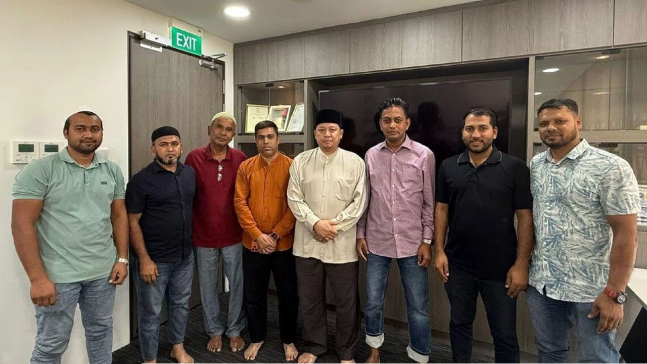 সিঙ্গাপুরে বাংলাদেশির উদ্যোগে মসজিদের ইফতার তহবিলে ১০ হাজার ডলার অনুদান