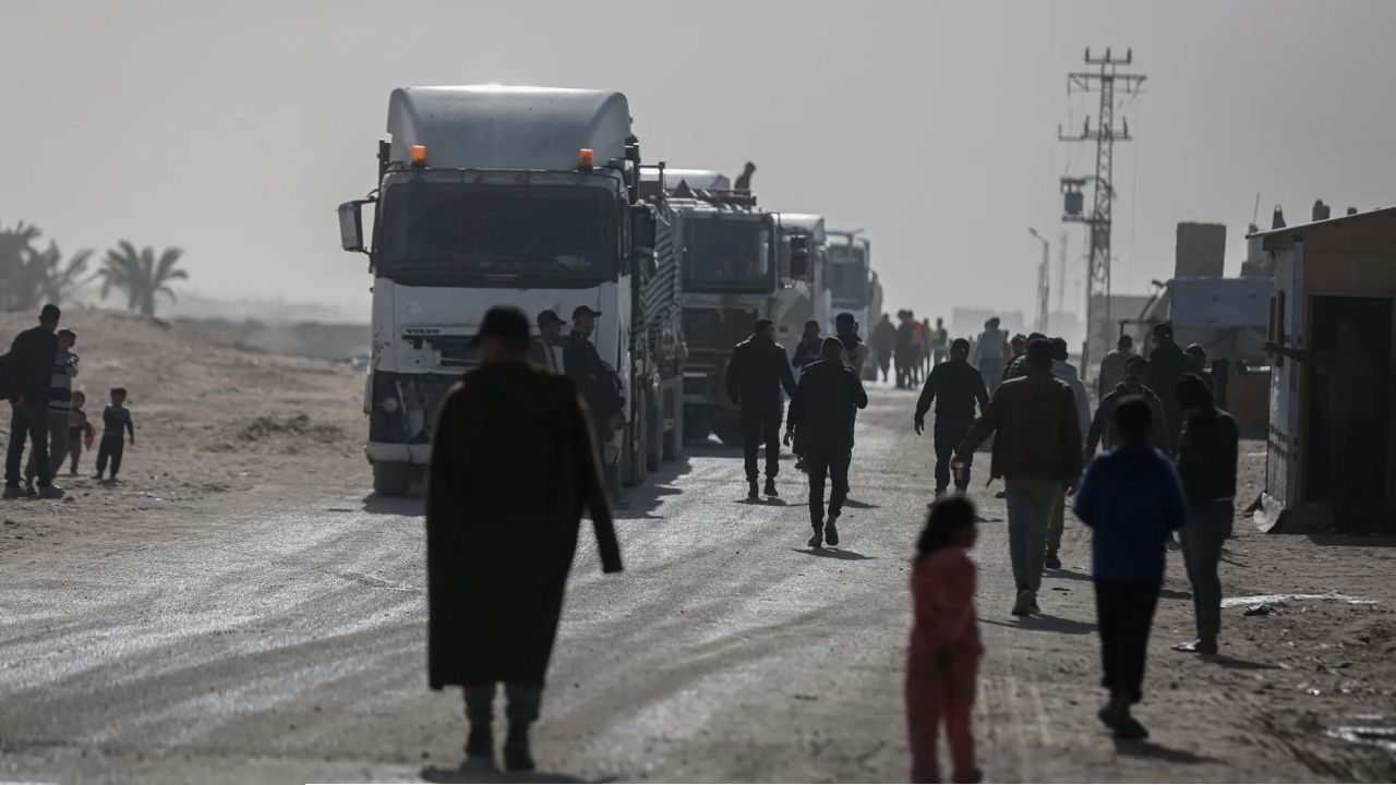 গাজায় মানবিক সহায়তায় ইসরায়েলের নজিরবিহীন কাটছাঁট: ১০ শতাংশে নেমেছে ত্রাণ সরবরাহ