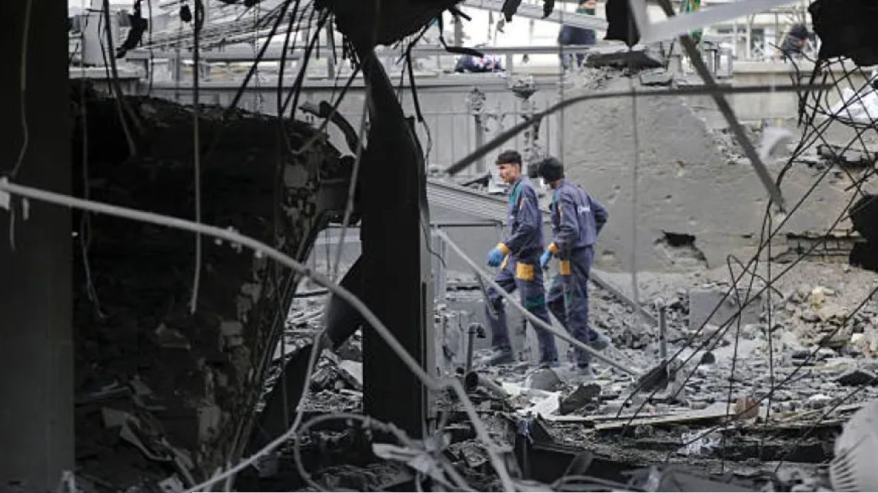 ইরানের ঐতিহাসিক আজম মসজিদে যুক্তরাষ্ট্র-ইসরায়েলের সরাসরি হামলা: নিহত ৩