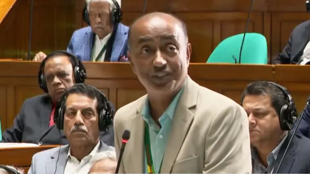 জুলাই জাতীয় সনদ বাস্তবায়ন: সংবিধান সংশোধনই কি একমাত্র পথ? সংসদে আইনমন্ত্রীর গুরুত্বপূর্ণ ব্যাখ্যা