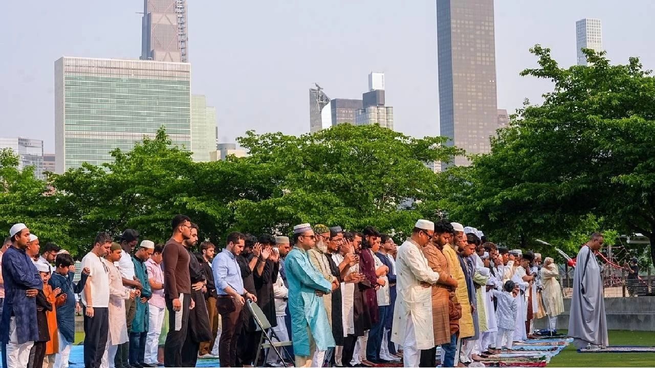 কানাডার কুইবেকে প্রকাশ্য স্থানে ও শিক্ষাপ্রতিষ্ঠানে গণ-ইবাদত নিষিদ্ধ ঘোষণা