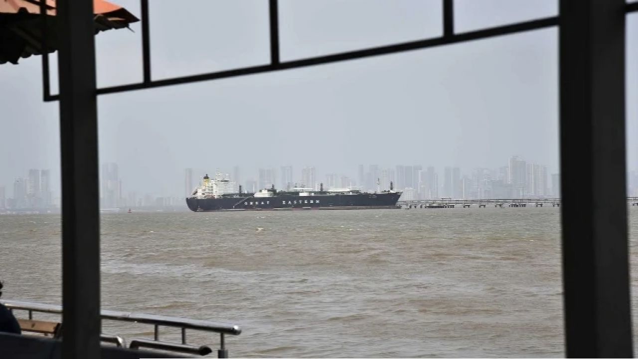 নিজেদের পাতা মাইনের কবলে ইরান: হরমুজ প্রণালী পূর্ণাঙ্গ সচল করতে চরম সংকট