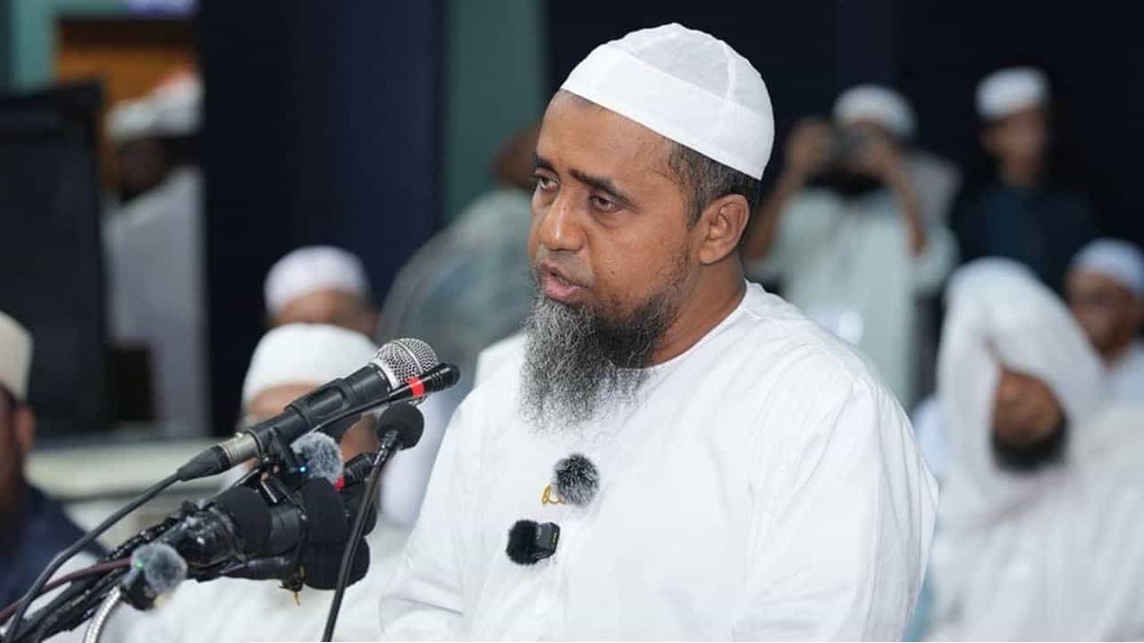 বিশ্বে একই দিনে ঈদ পালনের মতবাদ ধর্ম ও বিজ্ঞানবিরোধী: খতিব মুফতি আব্দুল মালেক