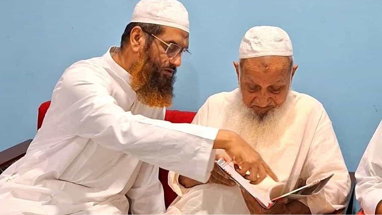 শাপলা চত্বরের ‘শহীদনামা’ হেফাজত আমিরের হাতে: দূর হলো মামুনুল হককে নিয়ে সব গুঞ্জন