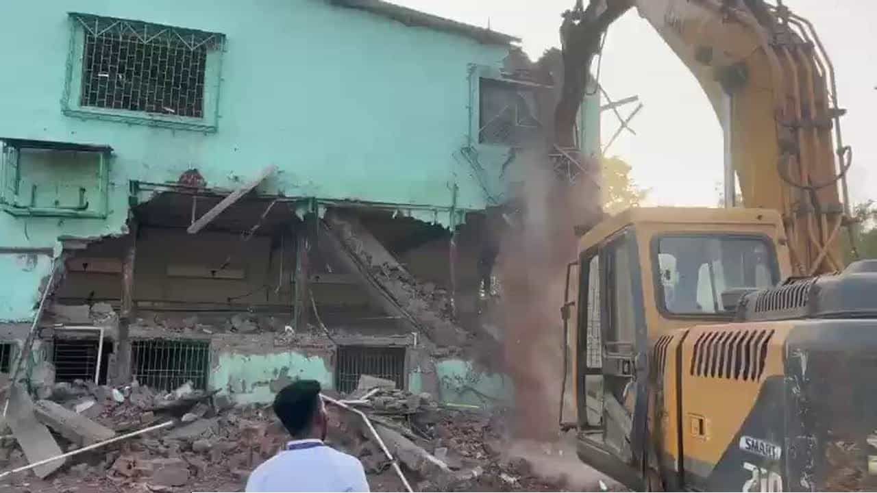 ভারতে রাস্তা প্রশস্তকরণের নামে পুরোনো নূরানী মসজিদ উচ্ছেদ