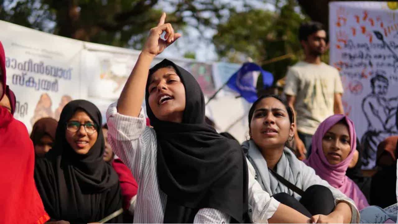 কৃত্রিম বুদ্ধিমত্তার অপব্যবহার: ভারতে মুসলিম নারীদের নিশানা করে ছড়ানো হচ্ছে আপত্তিকর ডিপফেক