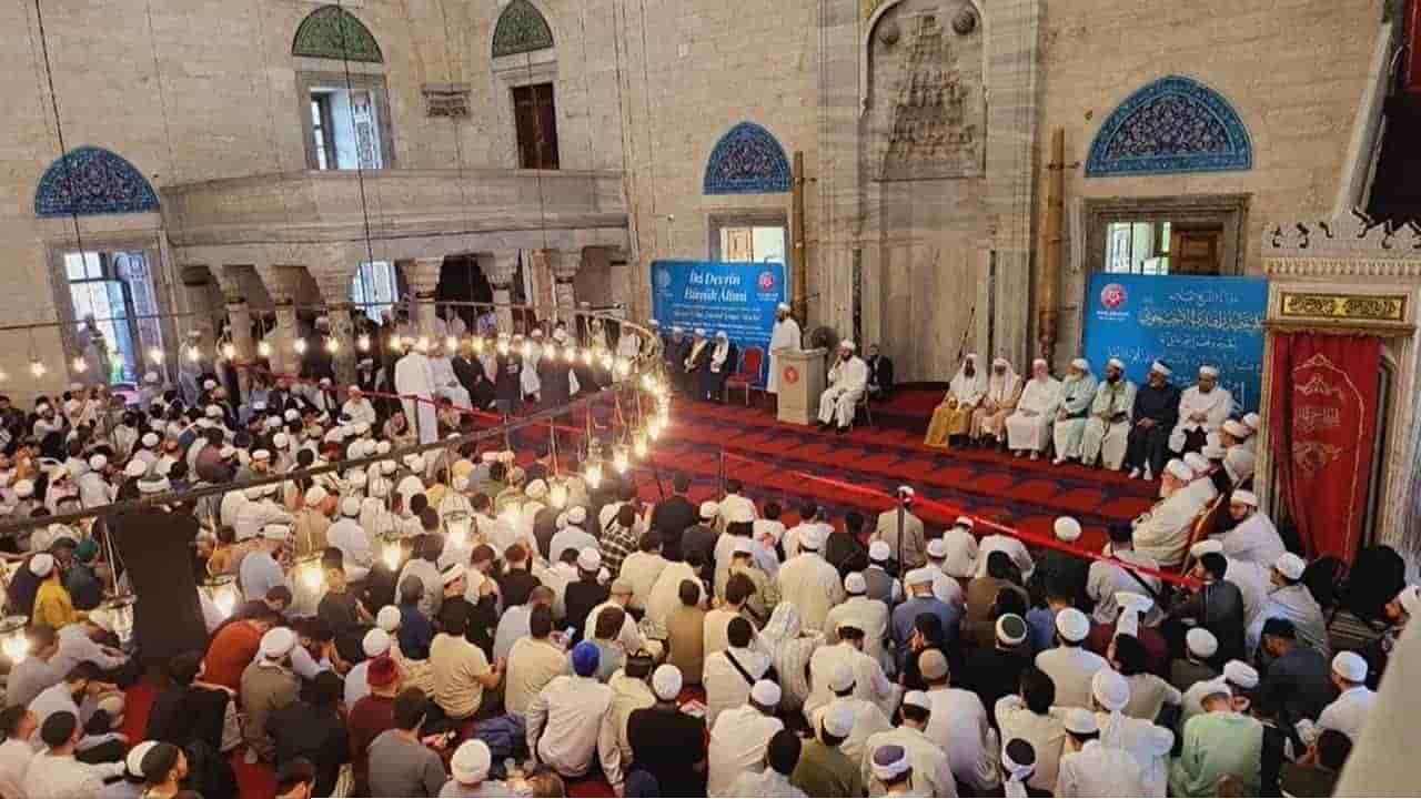 ইস্তাম্বুলে ১০ দিনব্যাপী হাদিস মজলিস: ‘সুনানে আবু দাউদ’ পাঠ শেষে বিশ্ববরেণ্য ওলামাদের ইজাজত প্রদান