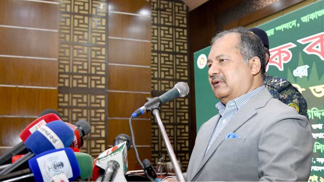 সীমান্ত সুরক্ষার পাশাপাশি সাইবার নিরাপত্তায় জোর দিতে হবে: তথ্যমন্ত্রী জহির উদ্দিন স্বপন