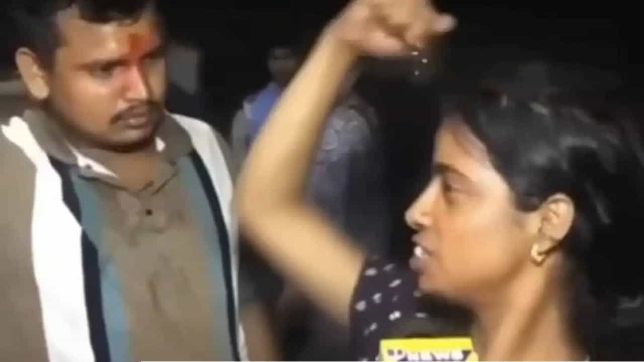 হিন্দুত্ববাদী স্লোগান বলতে বাধ্য করা হলো মুসলিম নারীকে, সামাজিক যোগাযোগ মাধ্যমে তীব্র ক্ষোভ