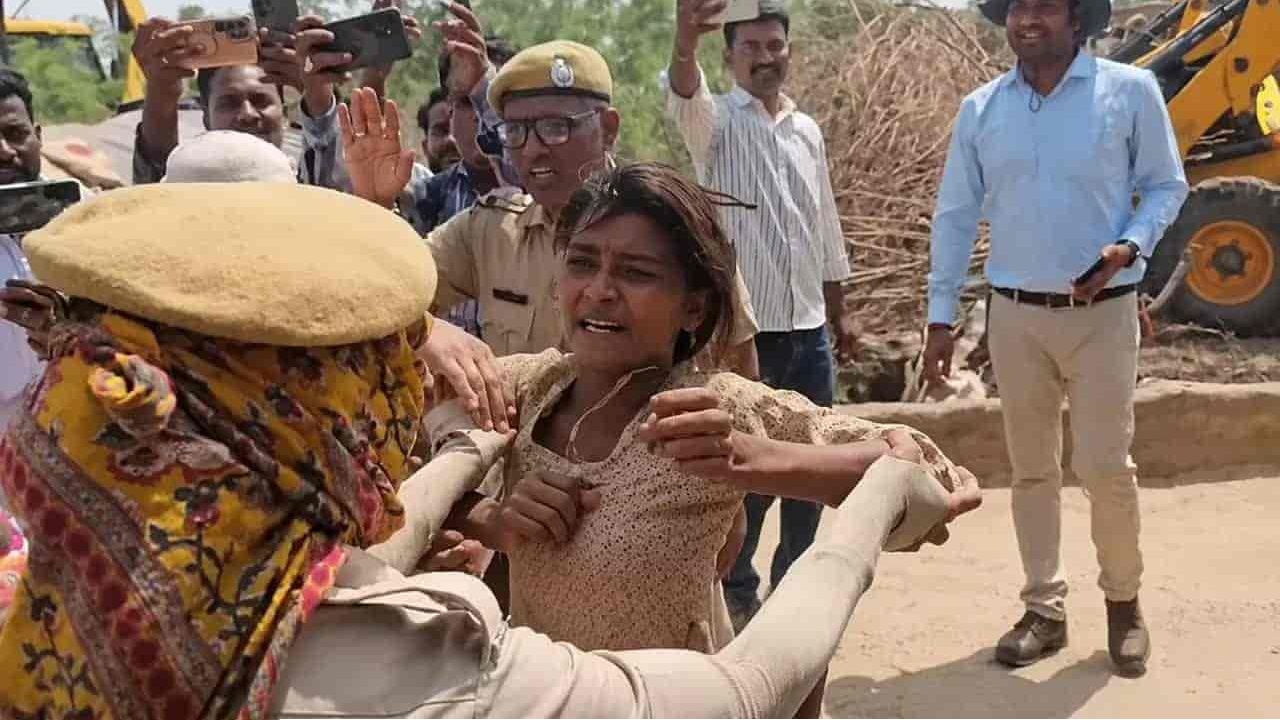 রাজস্থানে সীমান্তে মুসলিম ও আদিবাসী বসতিতে বুলডোজার আতঙ্ক: মসজিদ-মাদ্রাসার পর ভাঙা হলো ভিটেমাটি