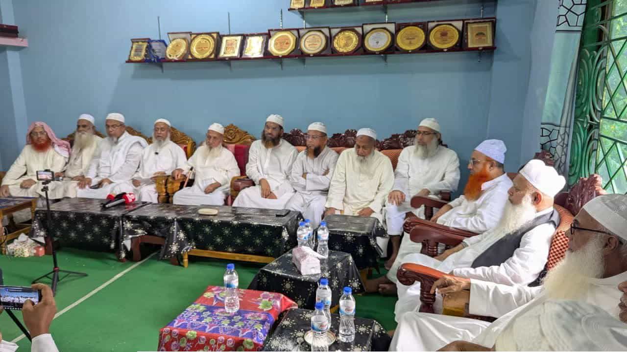 কওমি ঘরানার ৭ দলের ঐতিহাসিক বৈঠক: উম্মাহর স্বার্থে ঐক্যবদ্ধ পথ চলার নতুন বার্তা