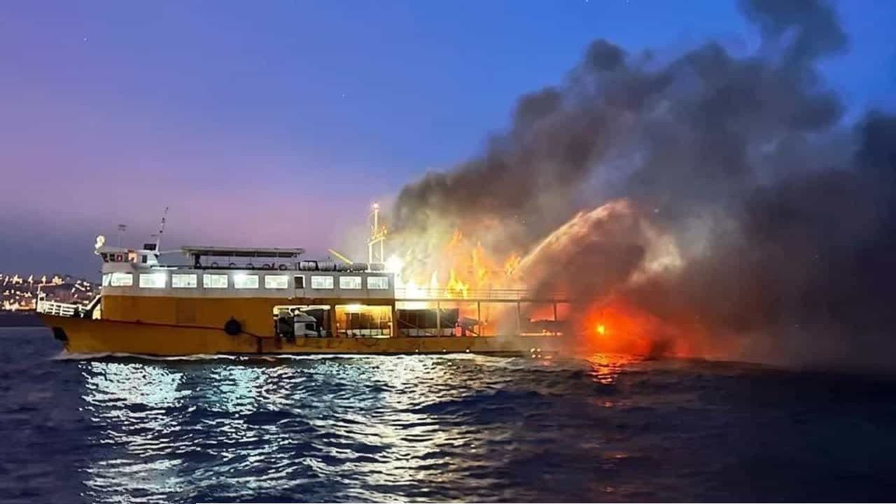 মাগুরা দ্বীপের কাছে ইন্দোনেশিয়ার ফেরি অগ্নিকাণ্ডে ৫ জনের মৃত্যু, ৪১ জন নিখোঁজ