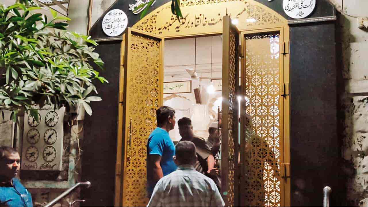 ভারতের ১০৩ বছরের ঐতিহাসিক মসজিদে শেষরাতে পুলিশের তল্লাশি, আতঙ্কে স্থানীয় মুসলিম সম্প্রদায়