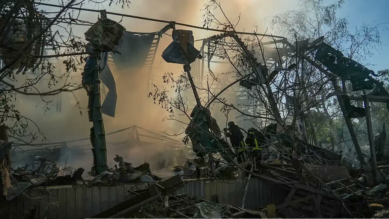 ইউক্রেনের খারকিভে রাশিয়ার ভয়াবহ রকেট হামলা: প্রাণ হারালেন অন্তত ১০ জন