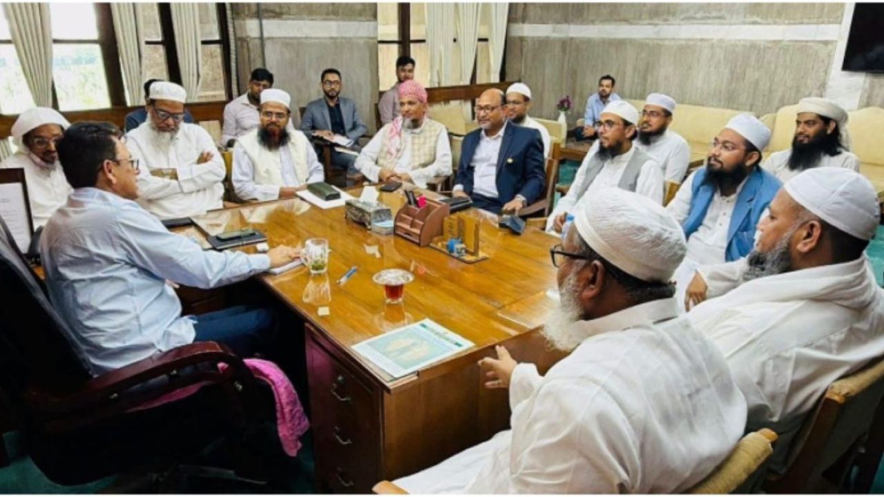 সাধারণ স্কুল ও মাদরাসায় কওমি আলেমদের শিক্ষক নিয়োগ: দ্রুত গেজেট প্রকাশের আশা