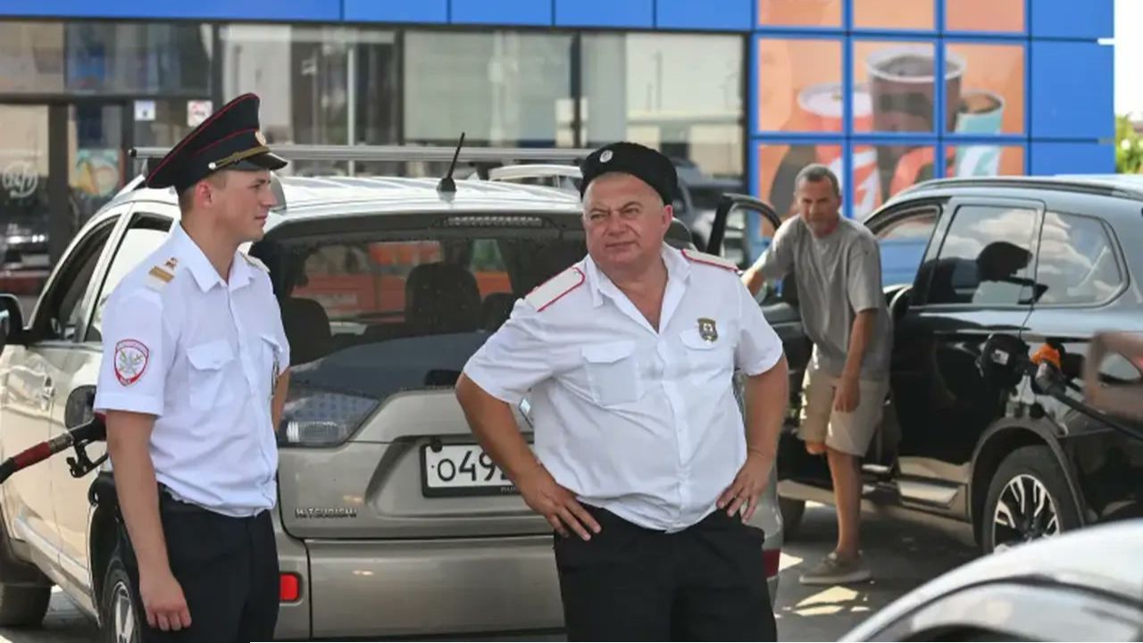 ইউক্রেনের হামলায় রাশিয়ায় জ্বালানি সংকট: মধ্য এশিয়ায় চরম পেট্রোল আতঙ্ক