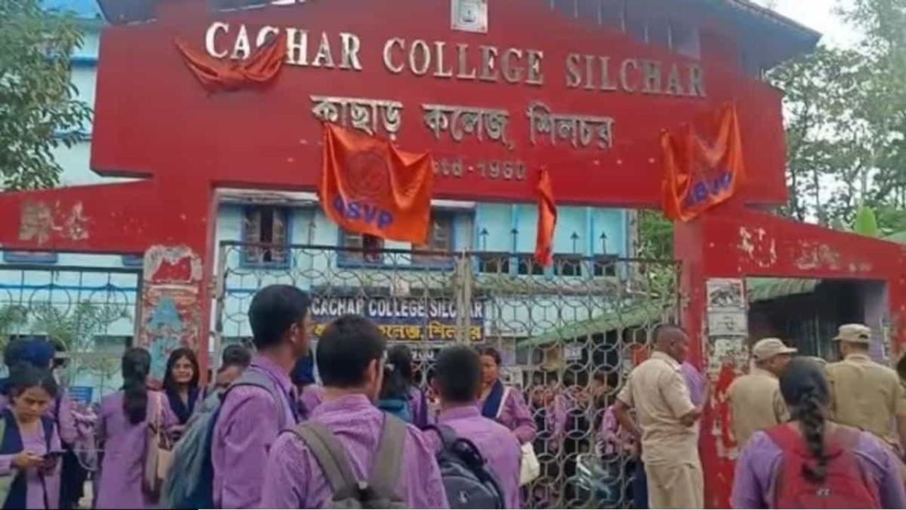 আসামের কাছাড় কলেজে হিজাব পরায় মুসলিম ছাত্রীদের ওপর হামলার অভিযোগ